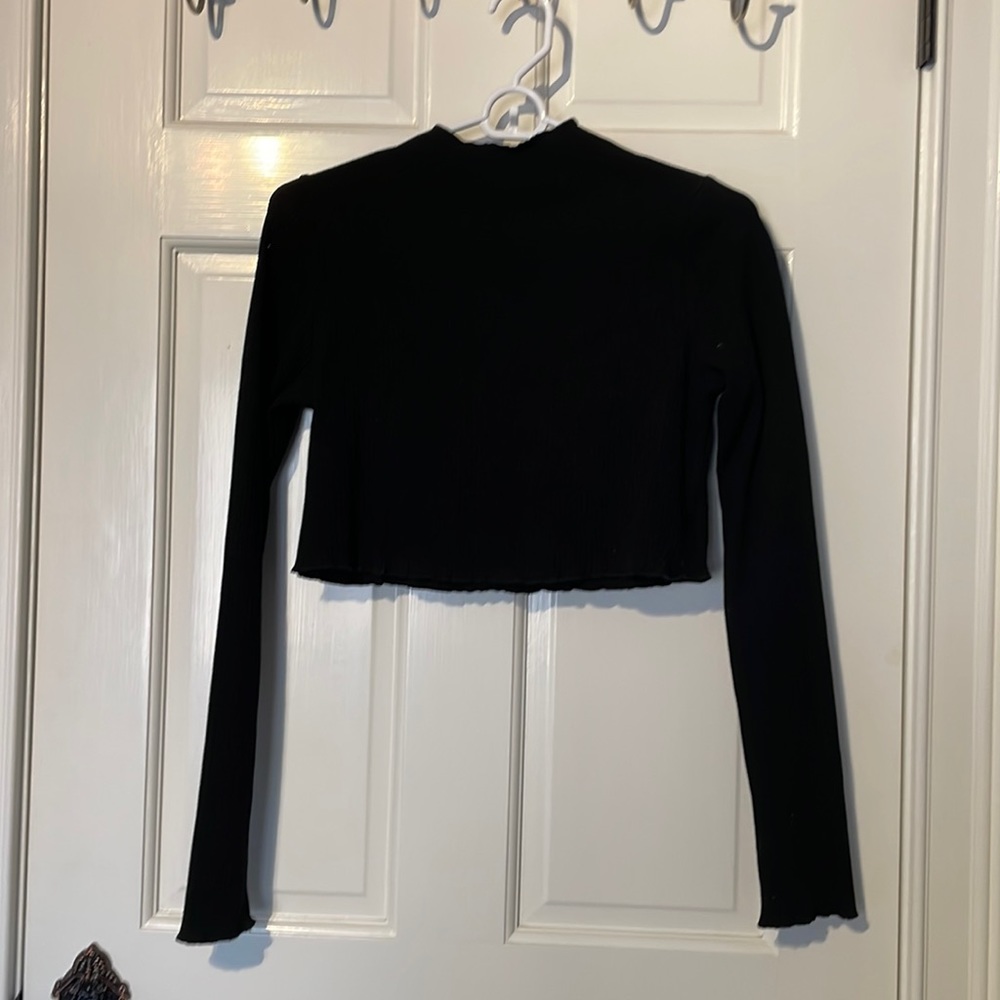 Black small cropped mock neck ribbed sweater